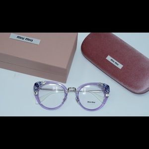 Miu Miu fun eyewear.